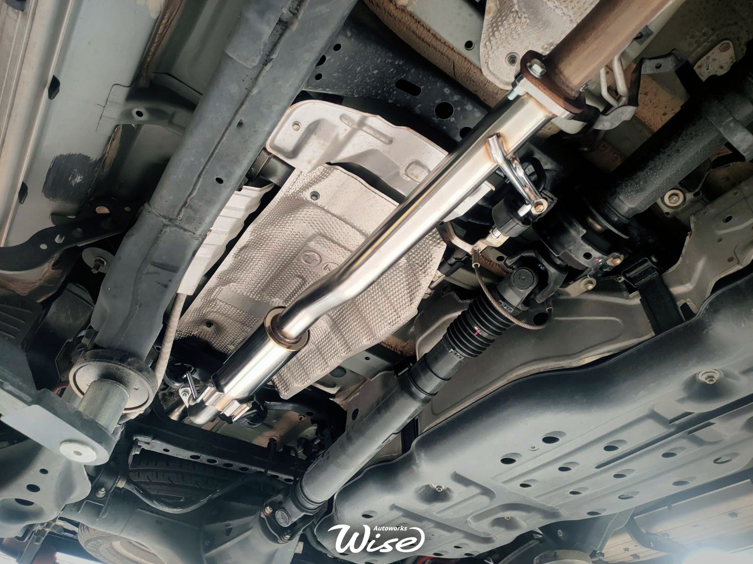 ท่อไอเสียญี่ปุ่นแบรนด์ HKS สำหรับ Toyota Land Cruiser ท่อปลายคาร์บอนไฟเบอร์สำหรับรถยนต์ โตโยต้า นิสสัน ฮอนด้า มาสด้า มิตซูบิชิ อีซูซุ ฟอร์ด ซูซูกิ