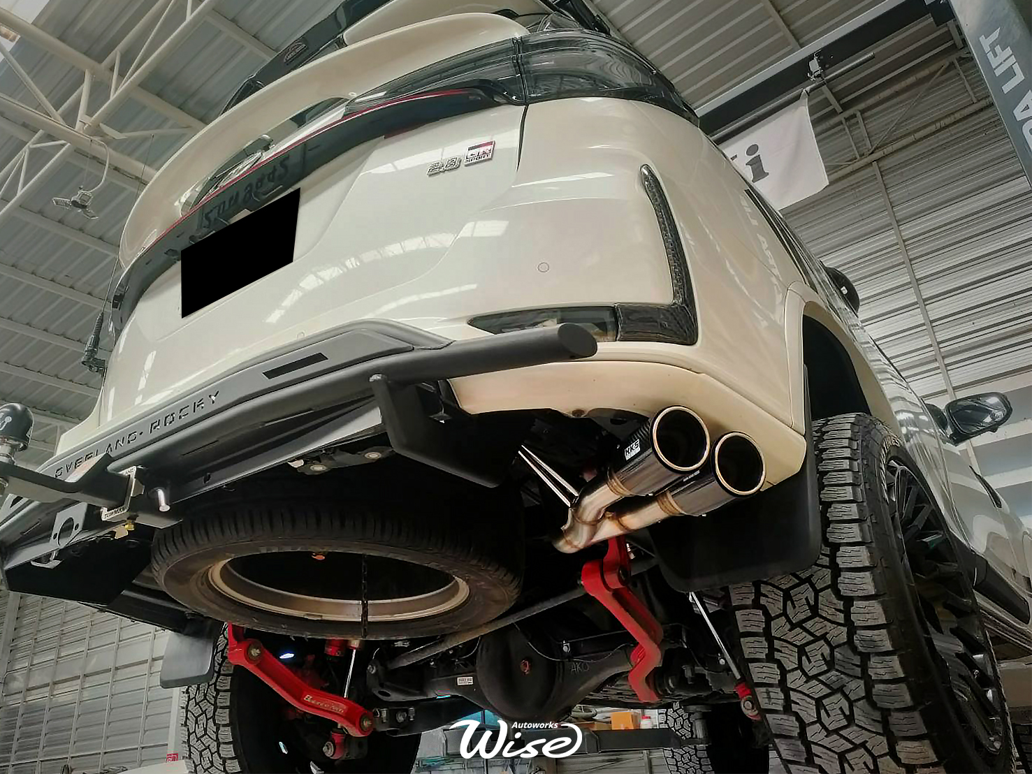 ท่อไอเสียญี่ปุ่นแบรนด์ HKS สำหรับ Toyota ฟอจูนเนอร์ ท่อปลายคาร์บอนไฟเบอร์สำหรับรถยนต์ โตโยต้า นิสสัน ฮอนด้า มาสด้า มิตซูบิชิ อีซูซุ ฟอร์ด ซูซูกิ