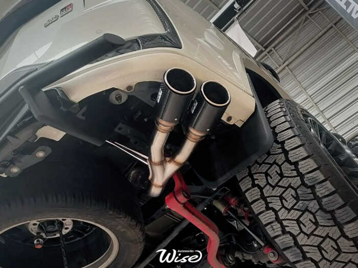 ท่อไอเสียญี่ปุ่นแบรนด์ HKS สำหรับ Toyota ฟอจูนเนอร์ ท่อปลายคาร์บอนไฟเบอร์สำหรับรถยนต์ โตโยต้า นิสสัน ฮอนด้า มาสด้า มิตซูบิชิ อีซูซุ ฟอร์ด ซูซูกิ