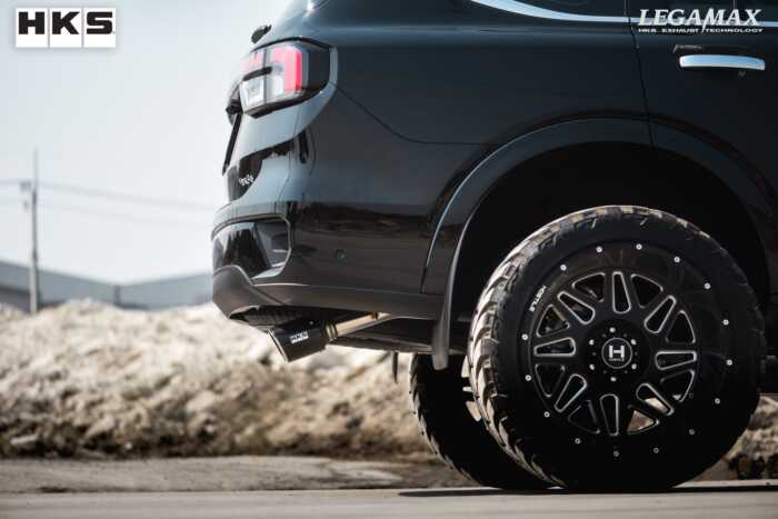 ท่อไอเสียญี่ปุ่นแบรนด์ HKS สำหรับ Ford Next Gen Everest ท่อปลายคาร์บอนไฟเบอร์สำหรับรถยนต์ โตโยต้า นิสสัน ฮอนด้า มาสด้า มิตซูบิชิ อีซูซุ ฟอร์ด ซูซูกิ