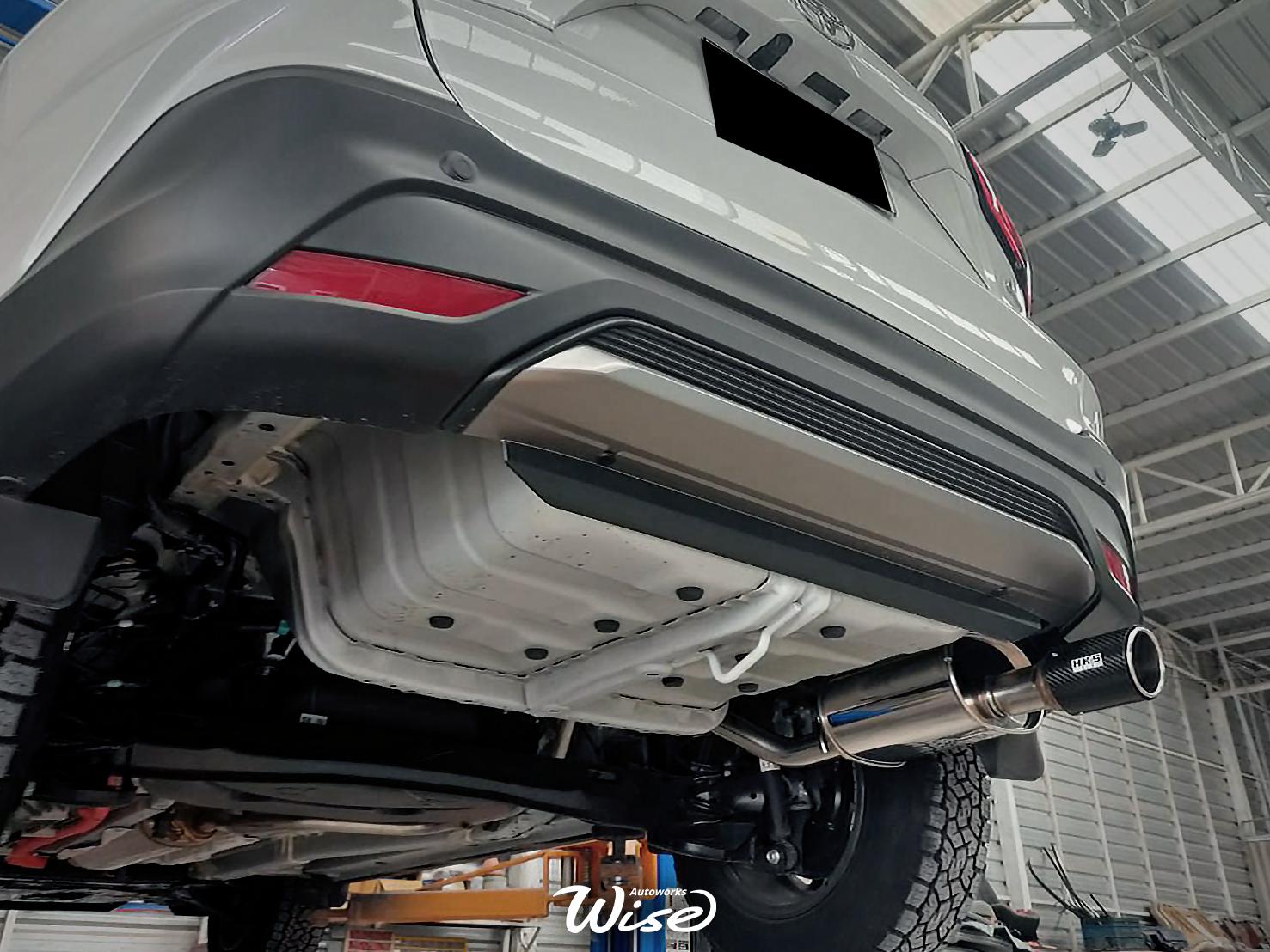 ท่อไอเสียญี่ปุ่นแบรนด์ HKS สำหรับ Toyota Yaris Cross ท่อปลายคาร์บอนไฟเบอร์สำหรับรถยนต์ โตโยต้า นิสสัน ฮอนด้า มาสด้า มิตซูบิชิ อีซูซุ ฟอร์ด ซูซูกิ