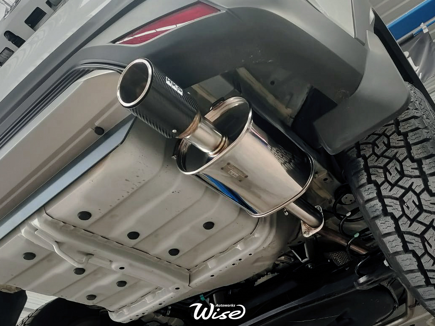 ท่อไอเสียญี่ปุ่นแบรนด์ HKS สำหรับ Toyota Yaris Cross ท่อปลายคาร์บอนไฟเบอร์สำหรับรถยนต์ โตโยต้า นิสสัน ฮอนด้า มาสด้า มิตซูบิชิ อีซูซุ ฟอร์ด ซูซูกิ