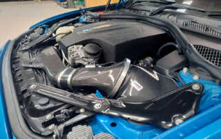 กรองอากาศ Gruppe M คาร์บอนไฟเบอร์ สำหรับ BMW F87 M2 ระบบกรองอากาศที่จะยกระดับเพิ่มสมรรถนะแรงม้าแรงบิดได้มากกว่าของแต่งกรองเปลือยทั่วไป